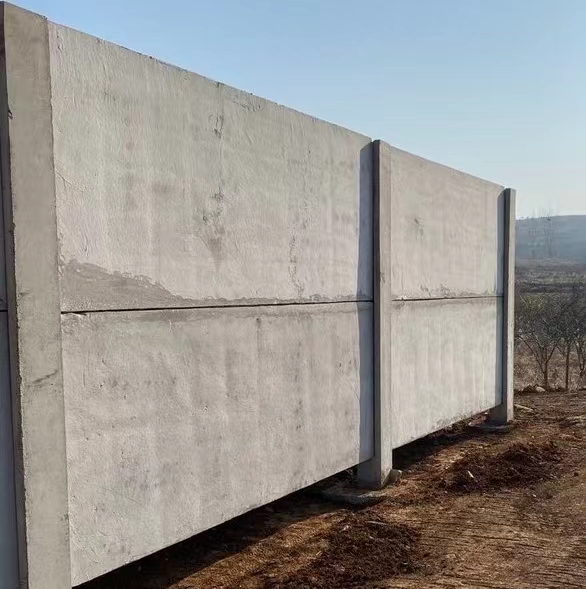  猪场建设用水泥围墙板安装现场